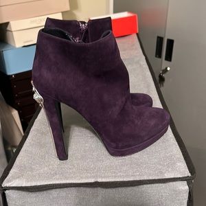 Alexander McQueen plum suede bottoms on zipper with gorgeous detail on heel
